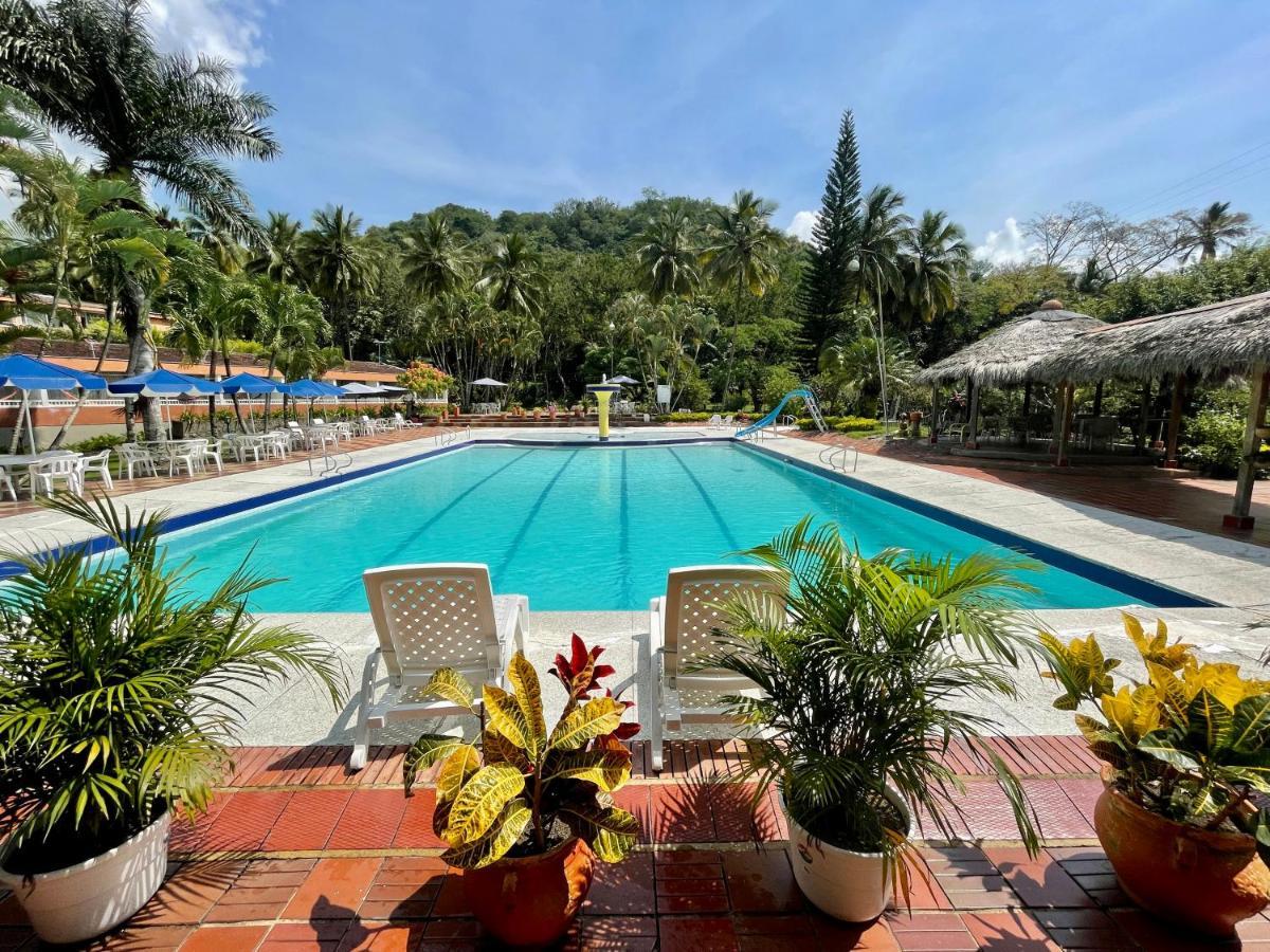 Hotel Hacienda El Diamante Villeta Luaran gambar