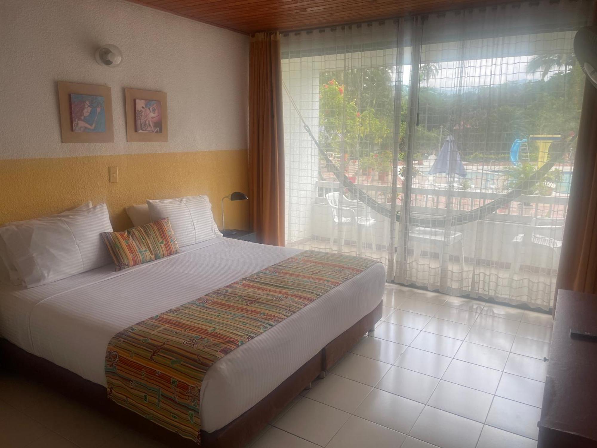 Hotel Hacienda El Diamante Villeta Luaran gambar