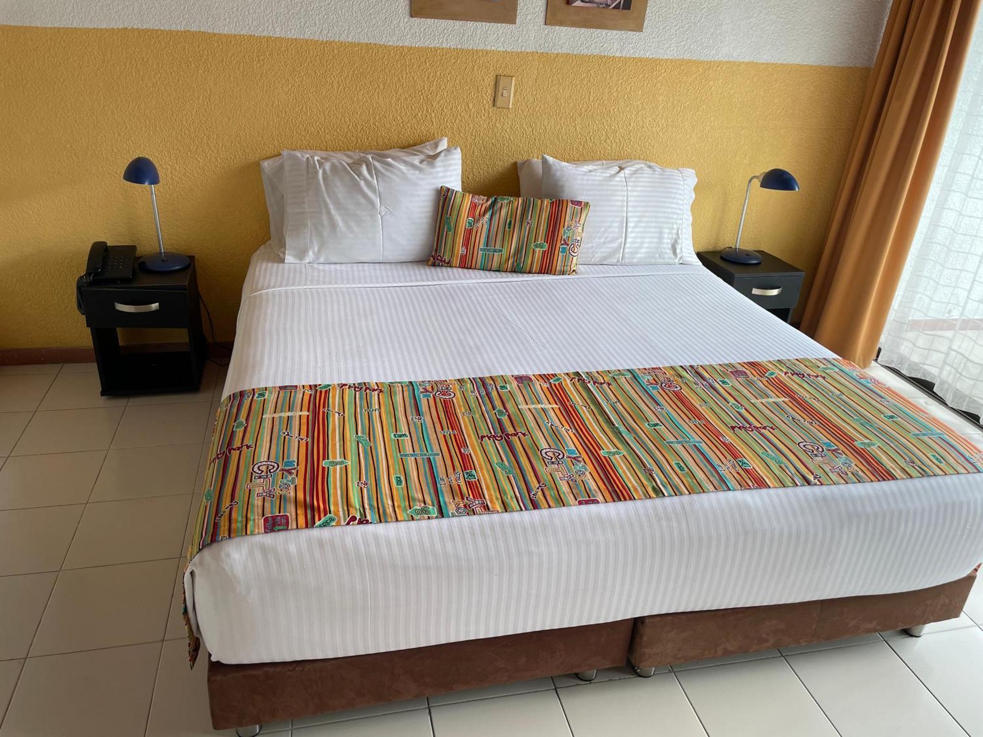 Hotel Hacienda El Diamante Villeta Luaran gambar