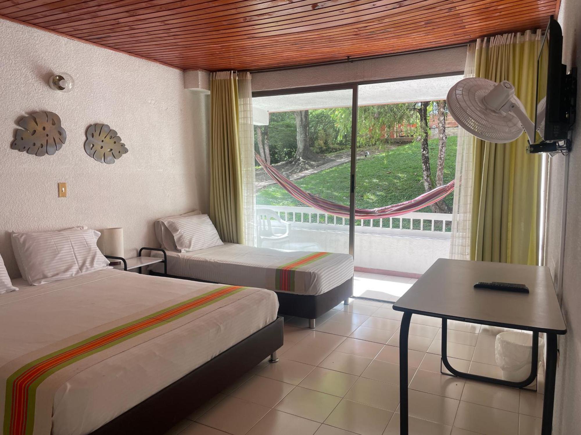 Hotel Hacienda El Diamante Villeta Luaran gambar