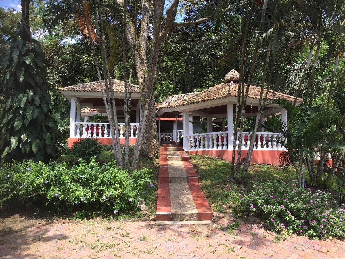 Hotel Hacienda El Diamante Villeta Luaran gambar