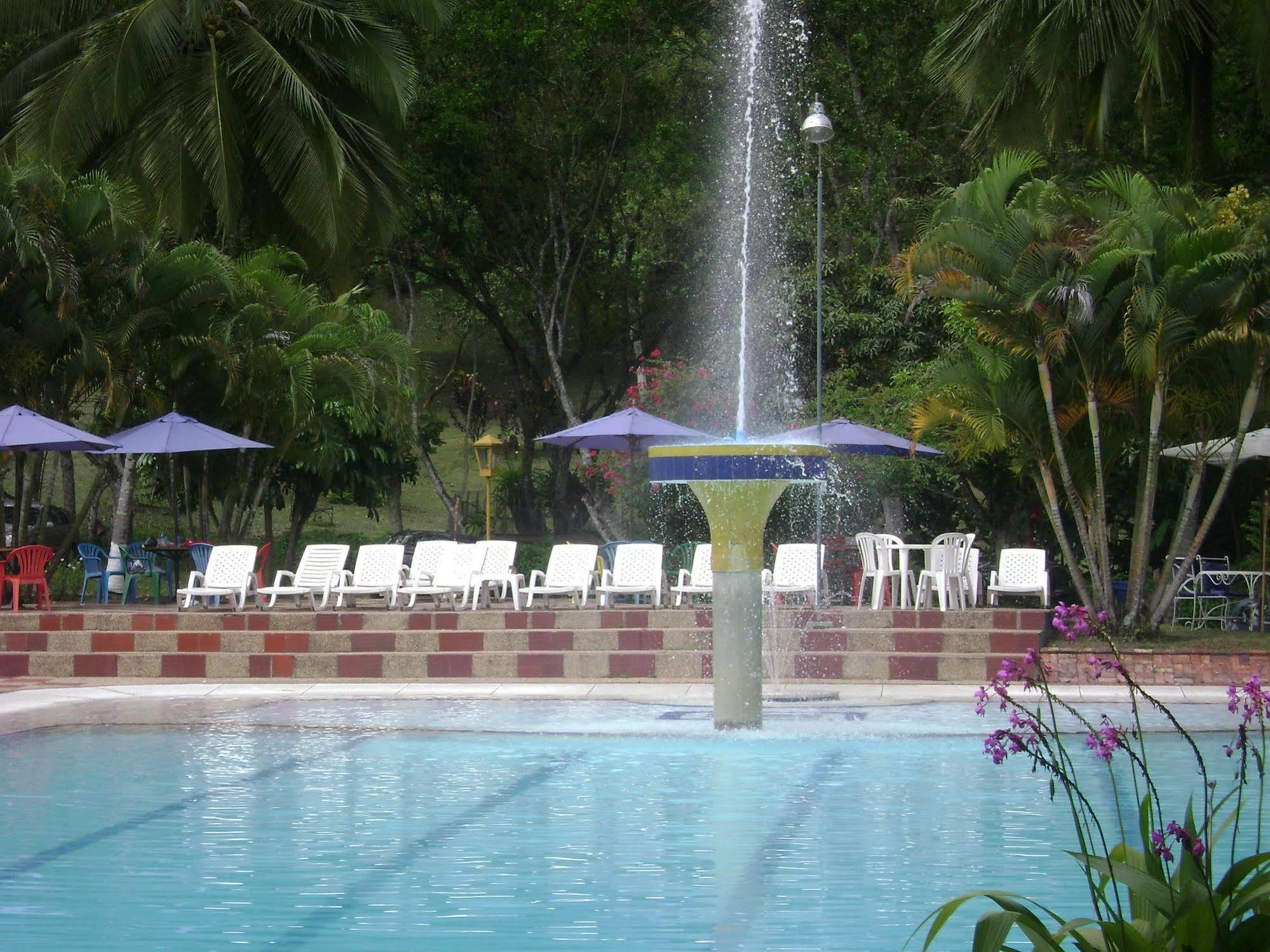 Hotel Hacienda El Diamante Villeta Luaran gambar