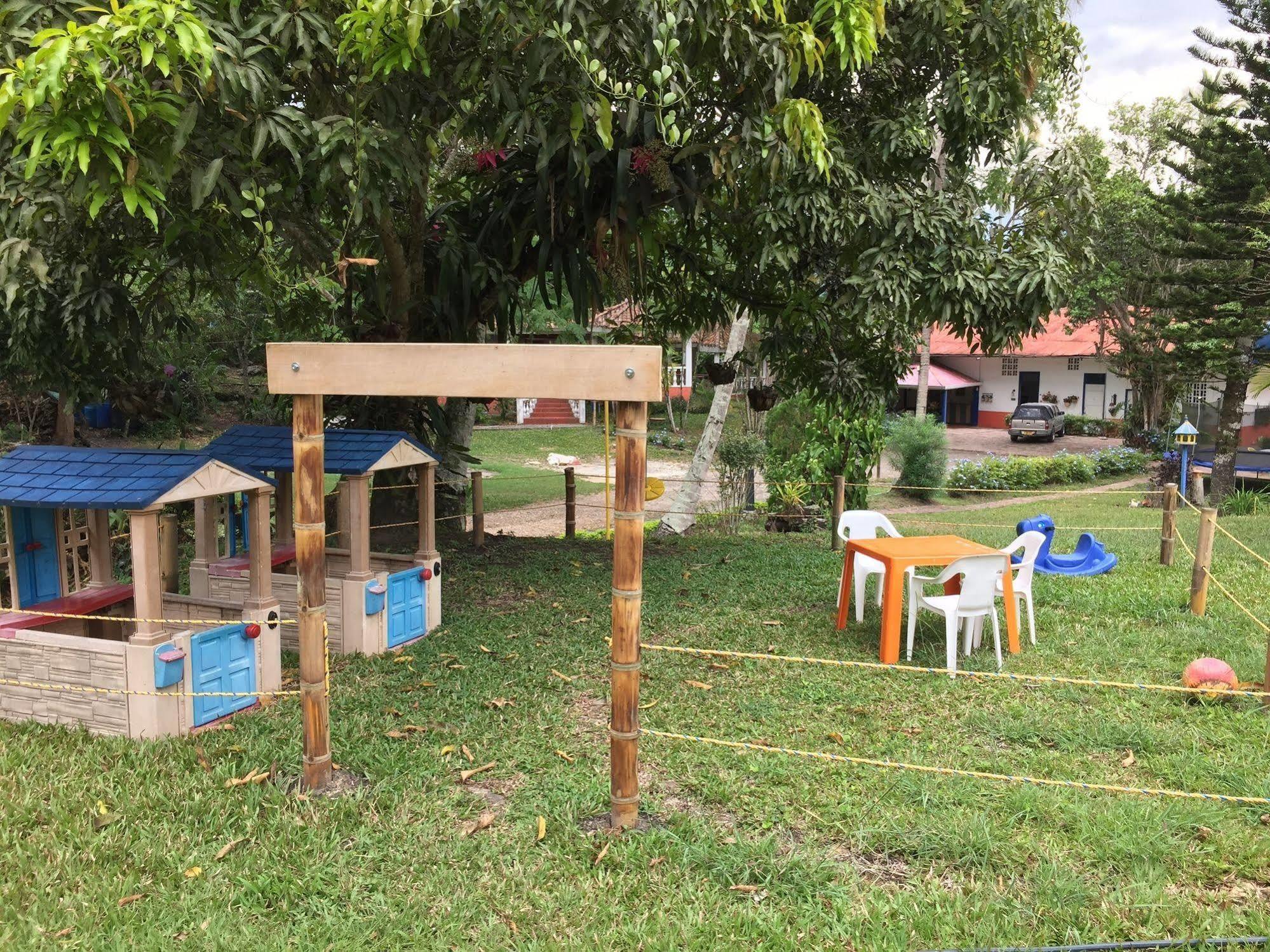 Hotel Hacienda El Diamante Villeta Luaran gambar