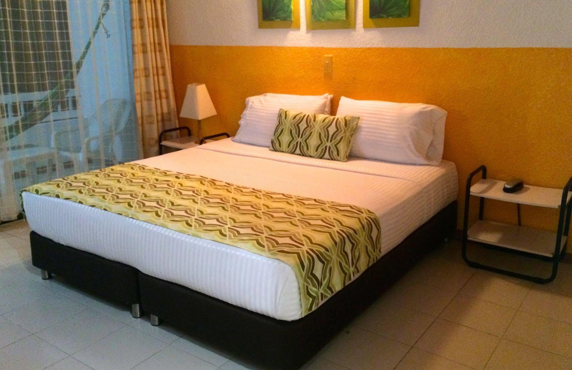 Hotel Hacienda El Diamante Villeta Luaran gambar